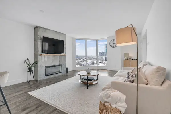 Barrie, ON L4M 6H9,140 Dunlop ST E #605