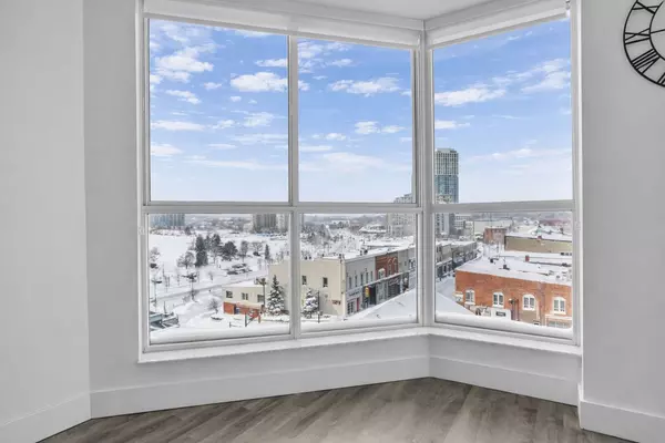 Barrie, ON L4M 6H9,140 Dunlop ST E #605