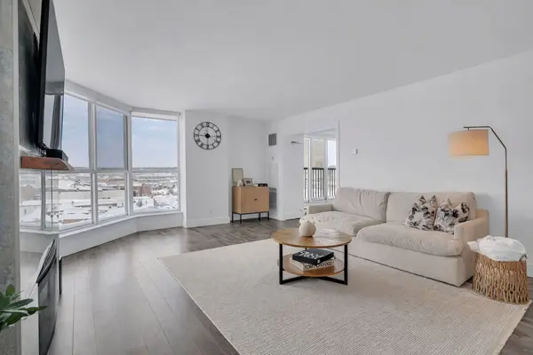 Barrie, ON L4M 6H9,140 Dunlop ST E #605