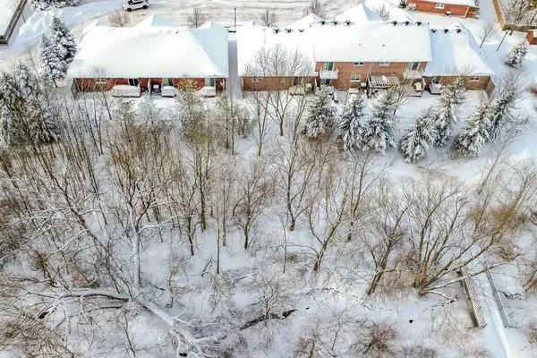 Barrie, ON L4N 2Z6,318 LITTLE AVE #25