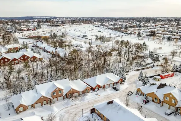 Barrie, ON L4N 2Z6,318 LITTLE AVE #25