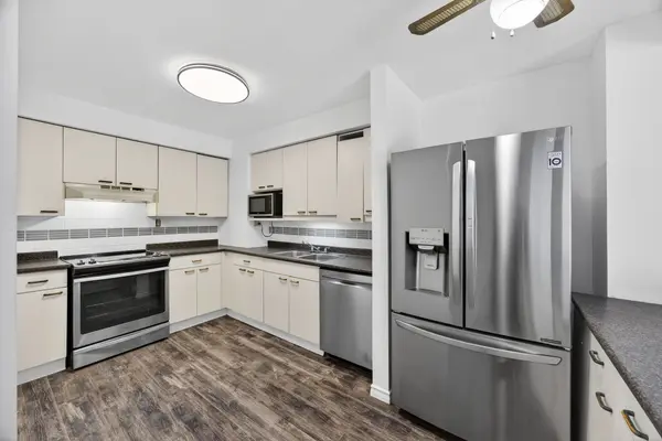 Collingwood, ON L9Y 4K6,633 Tenth ST