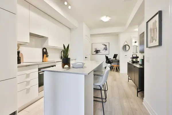 Mississauga, ON L5B 0N3,36 Elm DR W #705