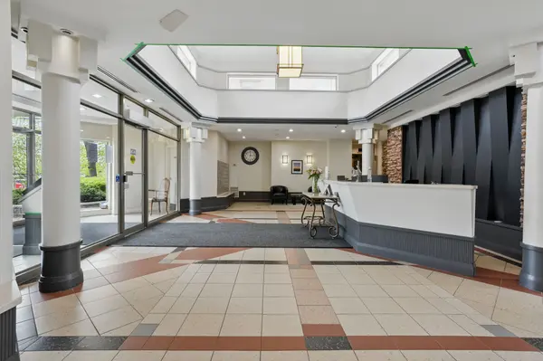 1140 Parkwest PL #709, Mississauga, ON L5E 3K9