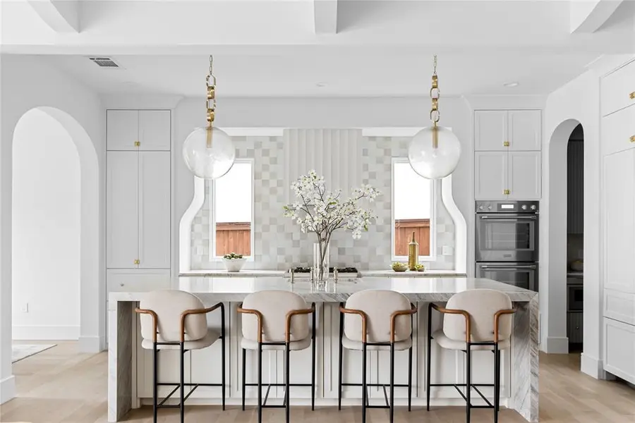 6454 Kenwood Avenue, Dallas, TX 75214