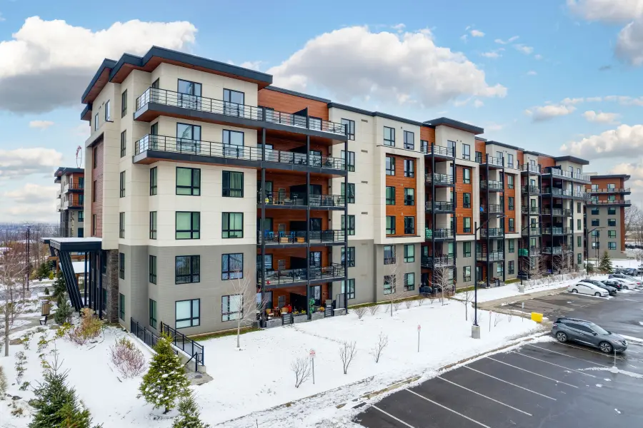 306 ESSA RD #605, Barrie, ON L9J 0H5