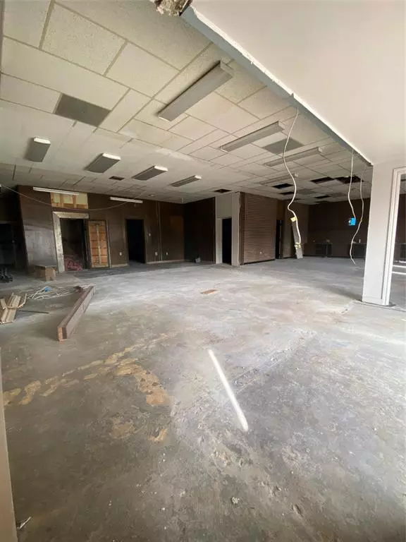 Van, TX 75790,112 W Main Street