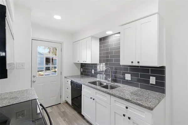 Sherman, TX 75090,224 E Lake Street #224