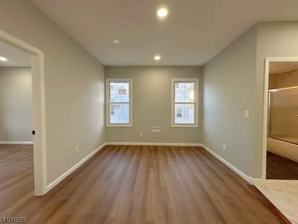 Clifton City, NJ 07011,137 Madeline Ave #1