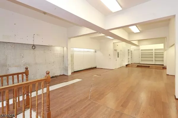 Maplewood Twp., NJ 07040,171 Maplewood Ave