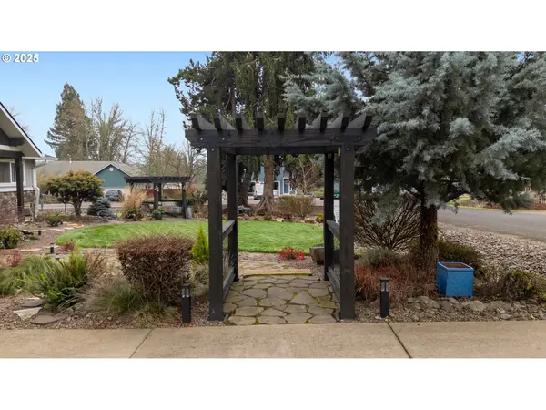 Albany, OR 97321,2555 NW SQUIRE PL