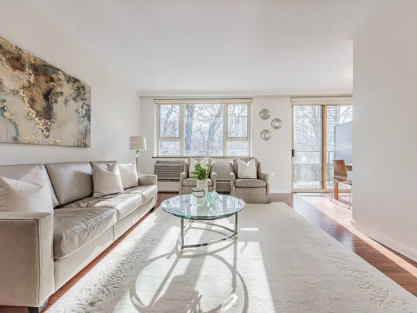 40 Glen RD #210, Toronto C09, ON M4W 2V1