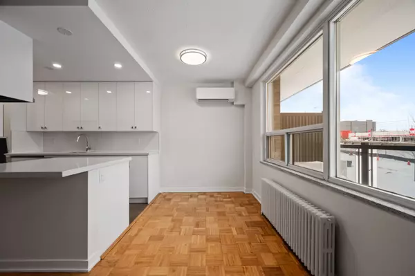 Toronto, ON M4A 2A3,3 Swift DR #208