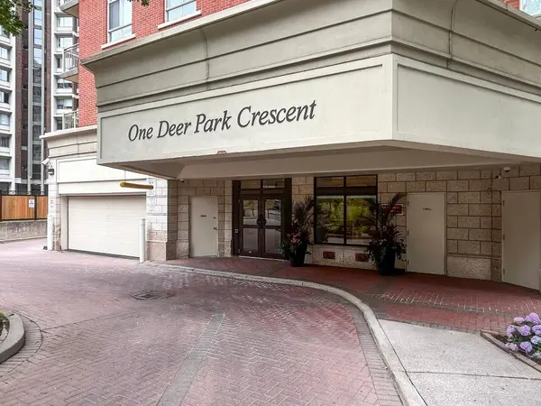 Toronto C02, ON M4V 3C4,1 Deer Park CRES #303