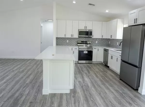 Lake Placid, FL 33852,136 Lincoln Rd