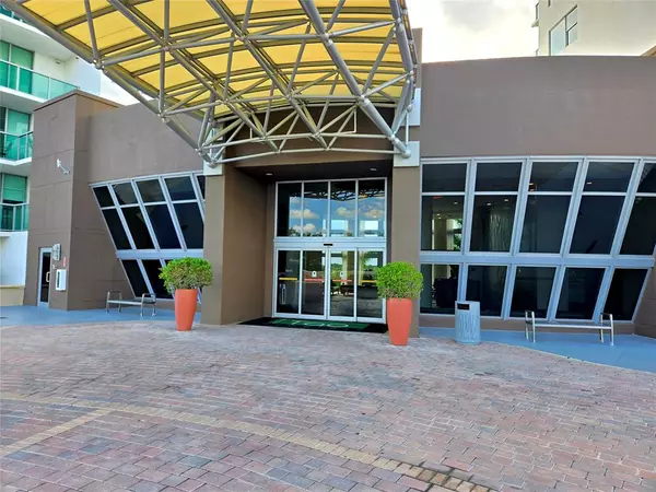 Sunrise, FL 33323,2641 N Flamingo Rd #406N