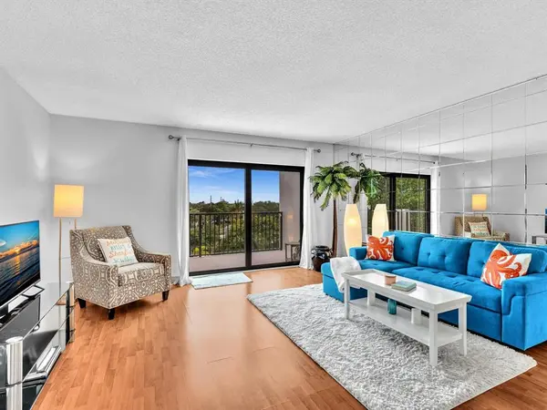 Fort Lauderdale, FL 33315,900 River Reach Dr #525