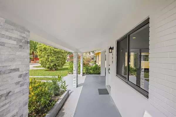 Oakland Park, FL 33334,699 NE 40th St