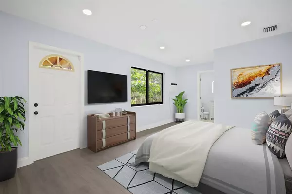 Oakland Park, FL 33334,699 NE 40th St