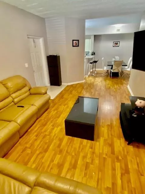 Davie, FL 33314,6976 SW 39th St #G103