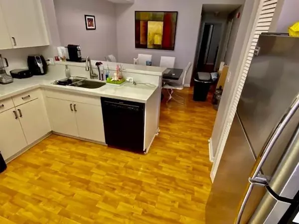 Davie, FL 33314,6976 SW 39th St #G103