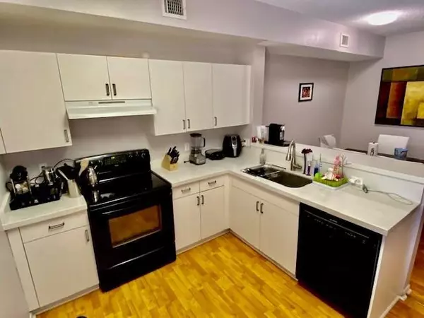 Davie, FL 33314,6976 SW 39th St #G103