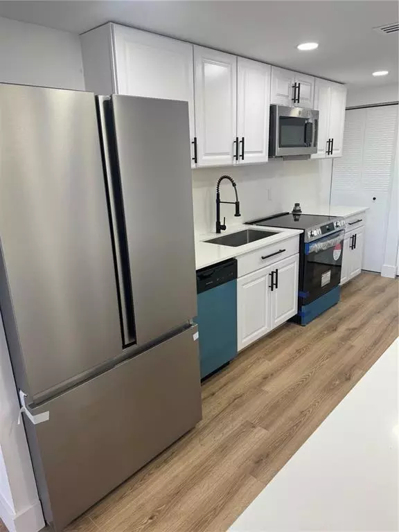 Plantation, FL 33324,761 E Coco Plum Cir #6