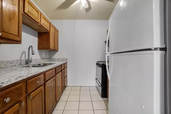 Lauderdale Lakes, FL 33311,2424 NW 39th Way #202