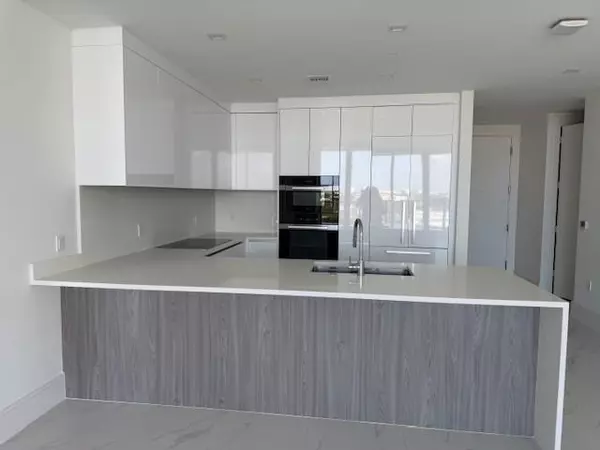 West Palm Beach, FL 33403,220 Lake Shore Dr #709