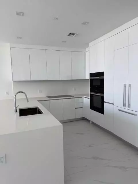 West Palm Beach, FL 33403,220 Lake Shore Dr #709