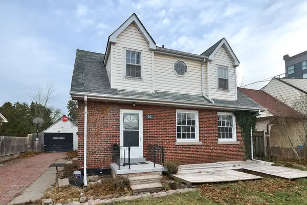 46 Plains RD E, Burlington, ON L7T 2B9