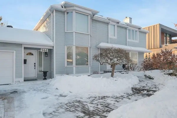 Mckellar Heights - Glabar Park And Area, ON K2A 3H9,944 Muskoka AVE