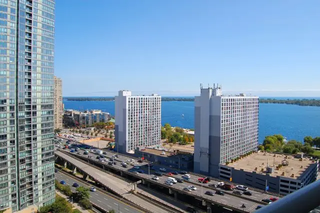 Toronto C01, ON M5V 3V9,35 Mariner TER #2208