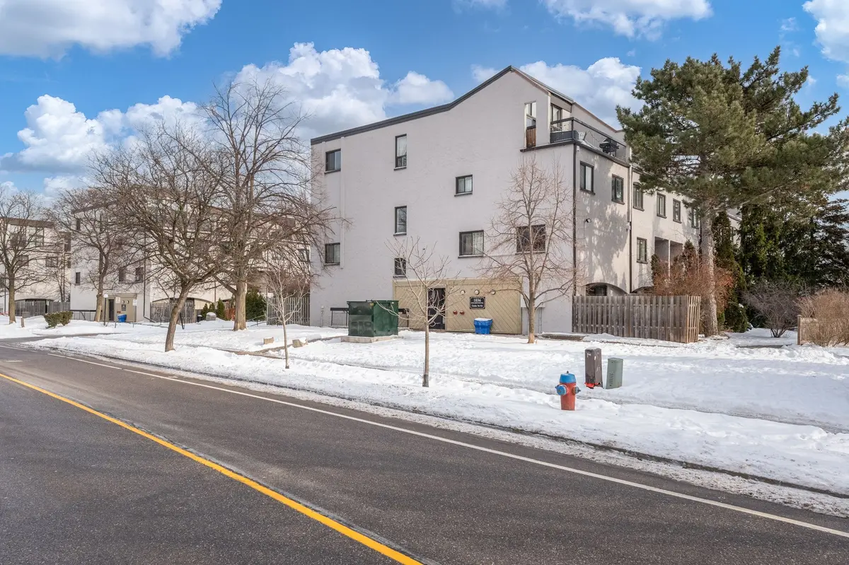 Oakville, ON L6H 2P3,1036 Falgarwood DR #79