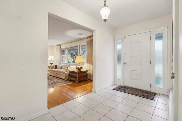 Livingston Twp., NJ 07039,188 E Mount Pleasant Ave