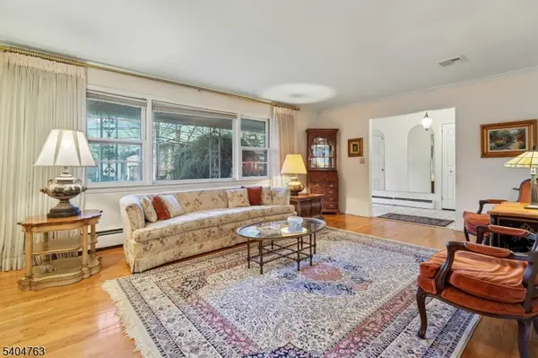 Livingston Twp., NJ 07039,188 E Mount Pleasant Ave