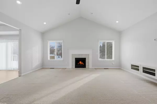 Shelby Twp, MI 48317,6884 Haymarket ST