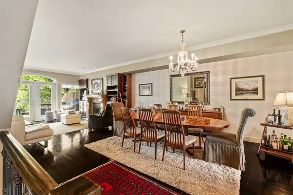 Calgary, AB T2S 2V9,2421 Erlton ST SW