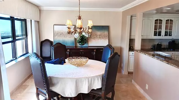 Lauderdale By The Sea, FL 33308,4900 N Ocean Blvd #819