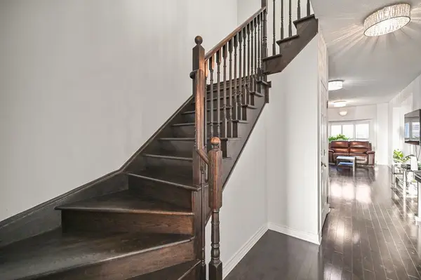 Bradford West Gwillimbury, ON L3Z 0K1,39 Naylor DR