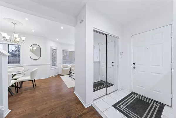 Vaughan, ON L4J 7Y9,735 New Westminster DR #59