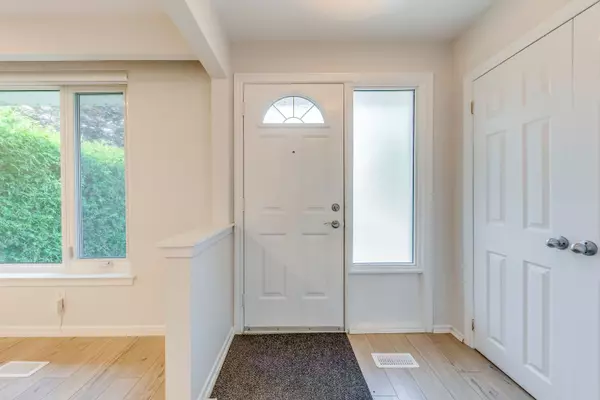 Mississauga, ON L5J 2E7,1867 Sandgate CRES #Upper