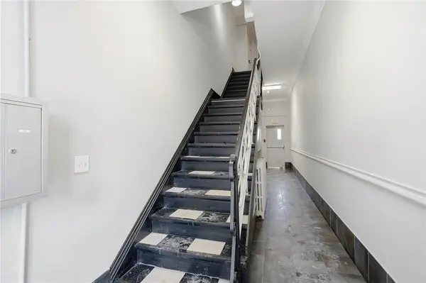 Hamilton, ON L8N 2B9,63 JOHN ST S #303