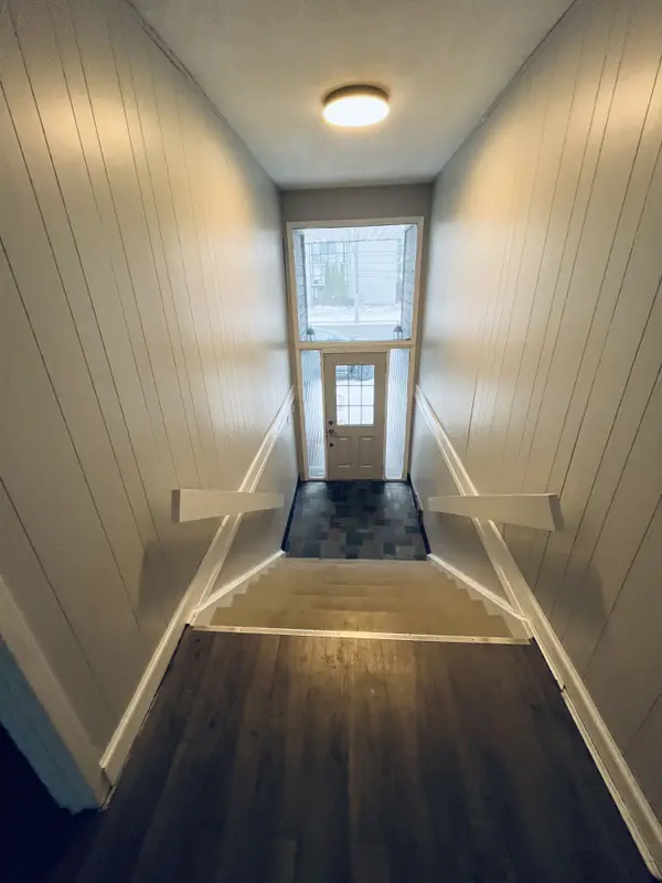 Belleville, ON K8P 3Y9,122 SIDNEY ST