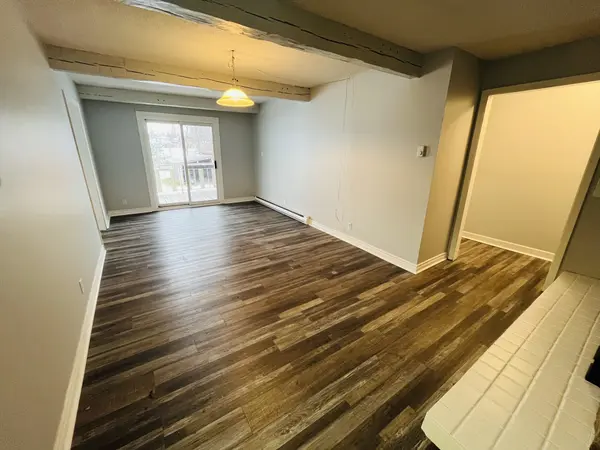 Belleville, ON K8P 3Y9,122 SIDNEY ST