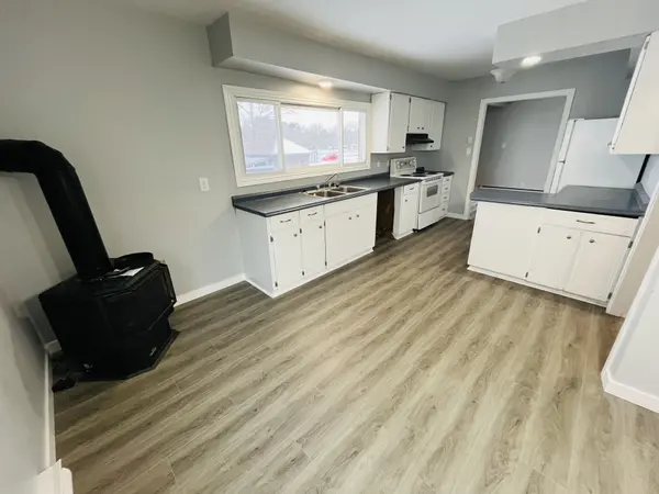 Belleville, ON K8P 3Y9,122 SIDNEY ST