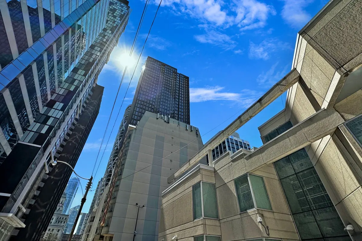 Toronto C01, ON M5T 3B9,238 Simcoe ST W #608