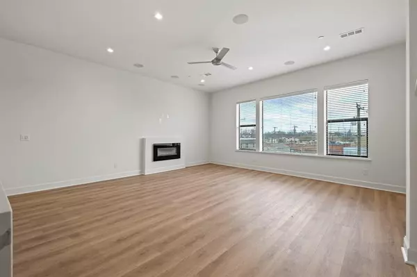 Dallas, TX 75215,1901 S Harwood Street #308