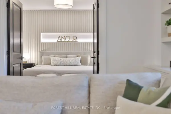 Toronto C02, ON M4V 2L1,1 Benvenuto PL #129