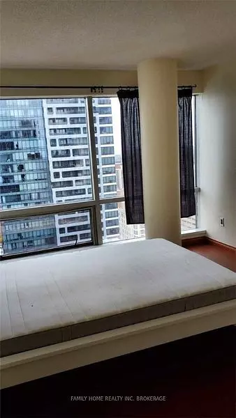 Toronto C01, ON M5S 3A6,1001 Bay ST #2907